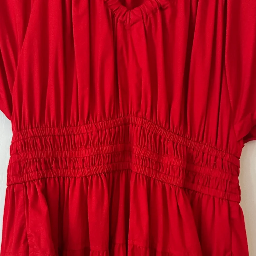 Chic Scarlet Midi Dress - Picture 3 of 4